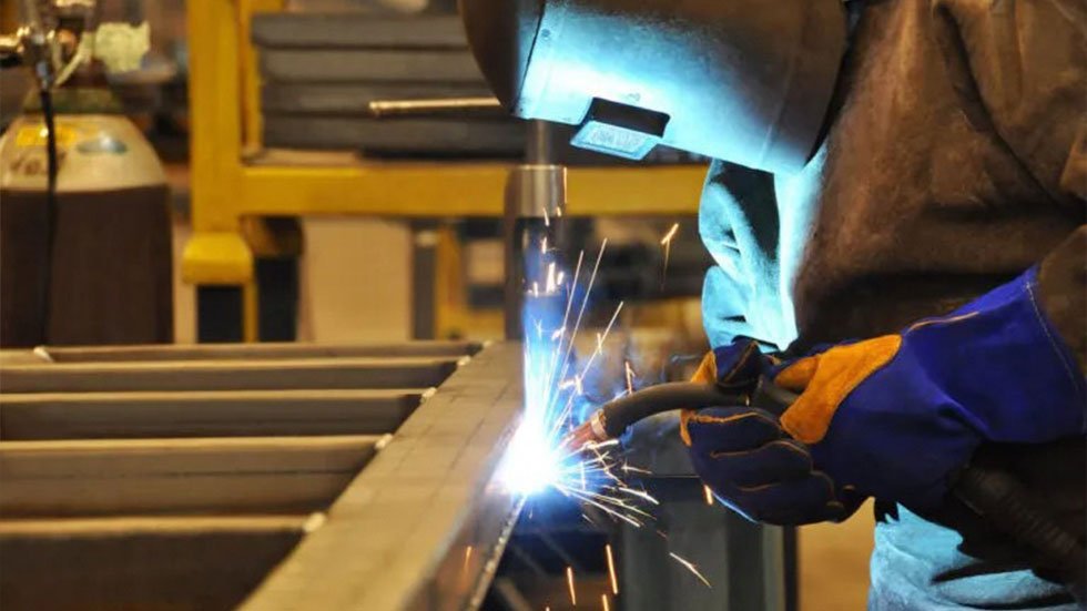 Fabricação de portas e estruturas metálicas